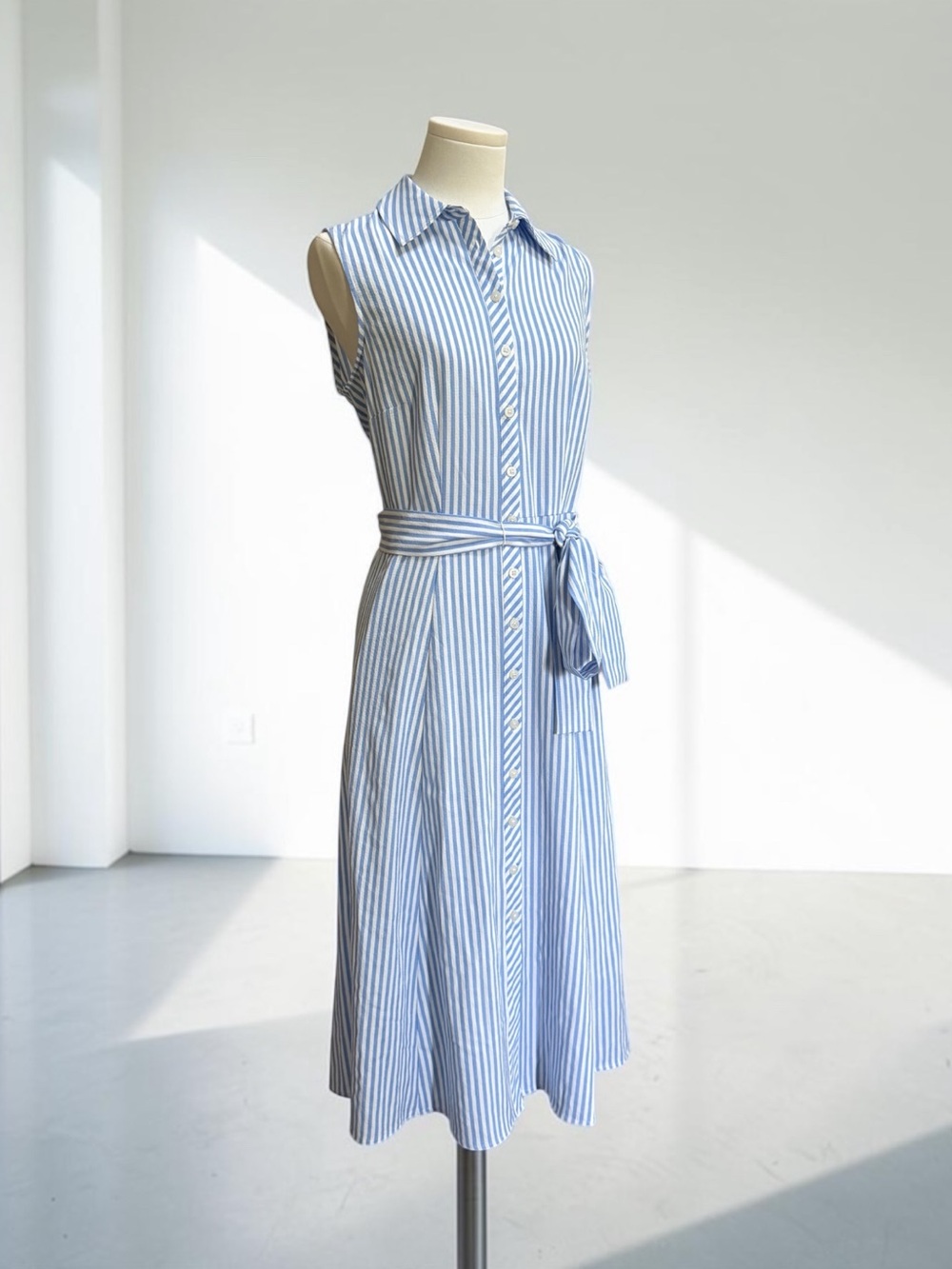 NWT Tommy Hilfiger Sleeveless Blue & White Stripe Dress with Tie Waist! Size 6! - Picture 4 of 9